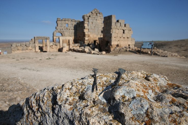 Diyarbakır'daki Zerzevan Kalesi'nde 1800 yıllık ameliyat aletleri bulundu