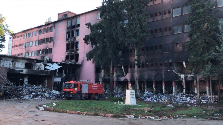 Adana'da yanan eski hastane binasında inceleme başlatıldı