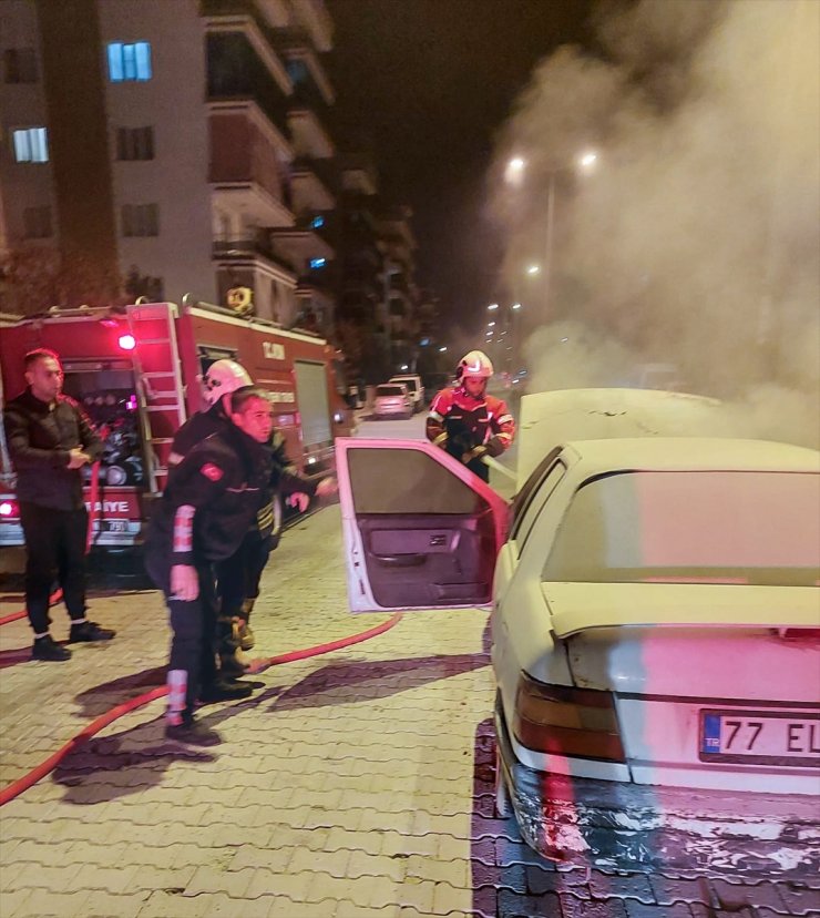 Aydın'da seyir halindeyken alev alan otomobil kullanılamaz hale geldi