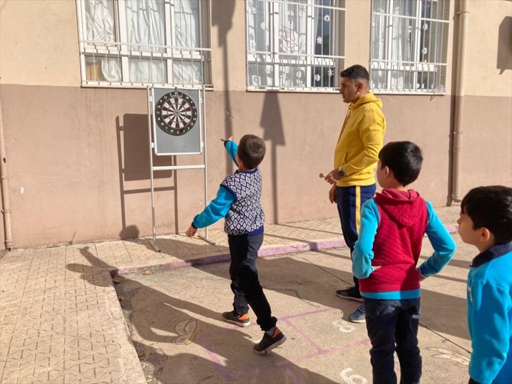 Hatay'da gönüllü gençlerden depremzede çocuklara moral etkinliği