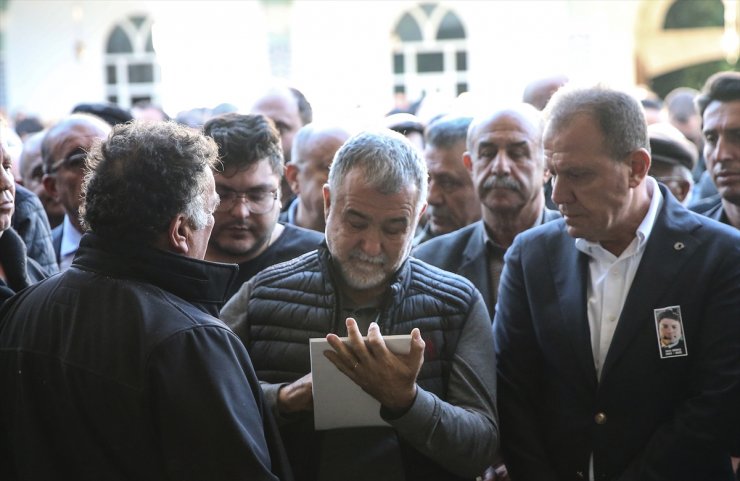 İstanbul'daki trafik kazasında hayatını kaybeden pilotun cenazesi Mersin'de defnedildi