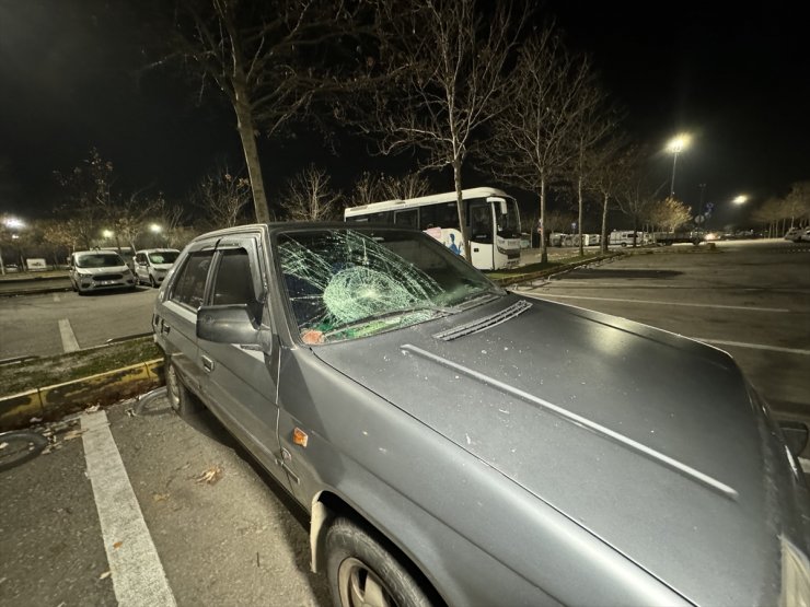 Kocaeli'de park halindeki 35 aracın camları kırıldı