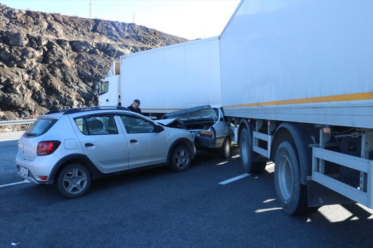 Yozgat'ta zincirleme trafik kazasında 3 kişi yaralandı