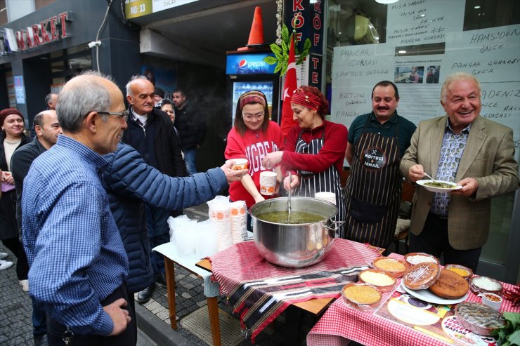 Giresun'da vatandaşlara karalahana çorbası dağıtıldı