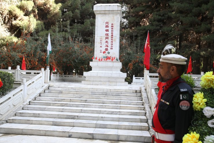 Pakistan'da Karakurum Geçidi'nin yapımında ölen Çinlilere ait anıt mezar bulunuyor