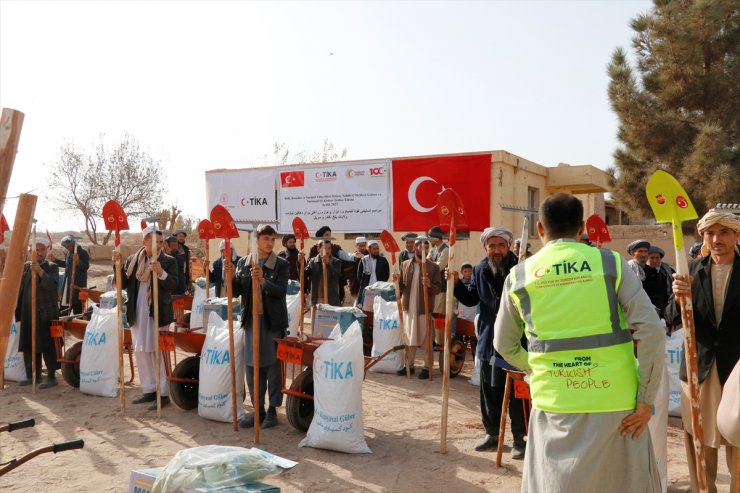 TİKA'dan Afganistan'daki çiftçilere malzeme desteği