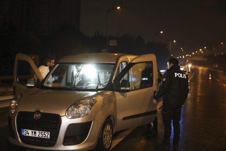 Ataşehir'de park halindeki araçta erkek cesedi bulundu