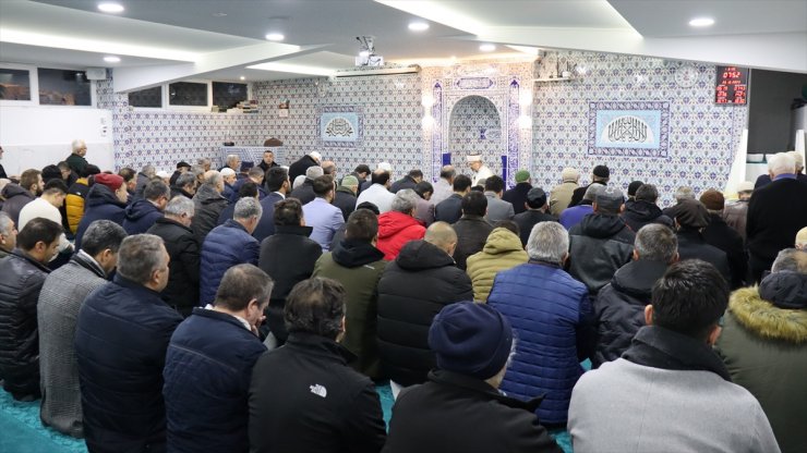 Diyanet İşleri Başkanı Erbaş, Fransa'da sabah namazında gurbetçilerle buluştu