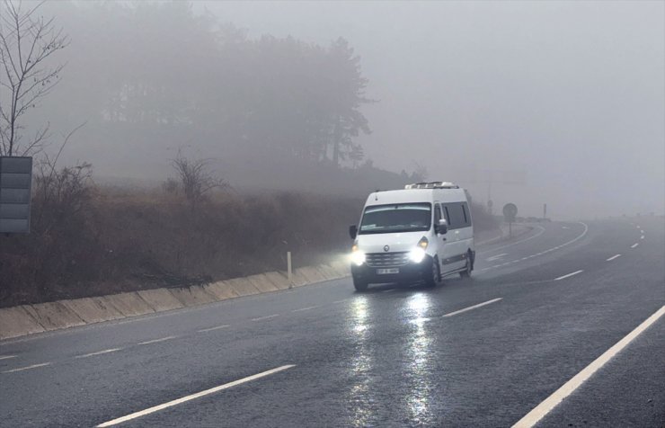 Kastamonu'da sis görüş mesafesini düşürdü