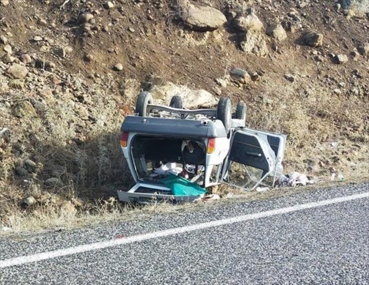 Konya'da devrilen otomobildeki 4 kişi yaralandı