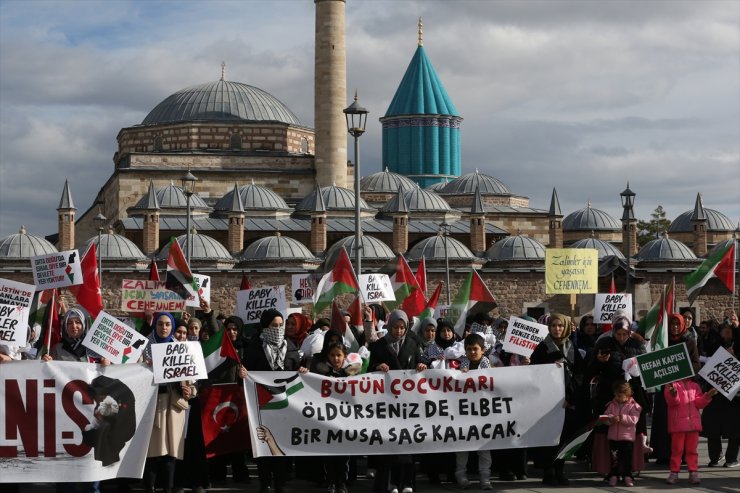 Konya'da İsrail'in Gazze saldırıları, "Kefenli Direniş" etkinliğiyle protesto edildi