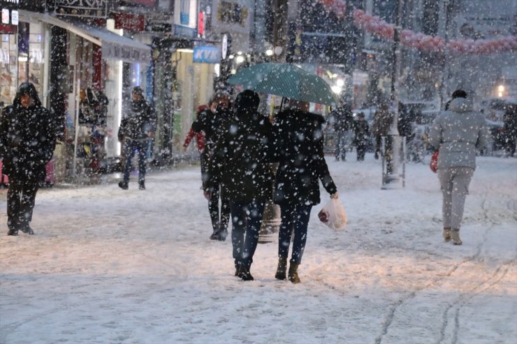 Ağrı, Kars ve Ardahan'da kar ve tipi hayatı olumsuz etkiliyor