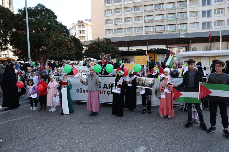 İsrail'in Gazze'ye yönelik saldırıları Adana'da protesto edildi