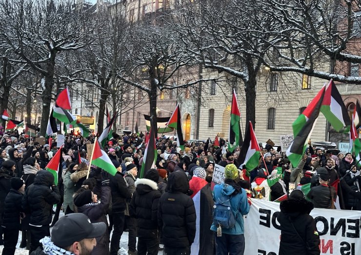 İsveç'te İsrail Büyükelçiliği önünde İsrail'in Gazze saldırıları protesto edildi