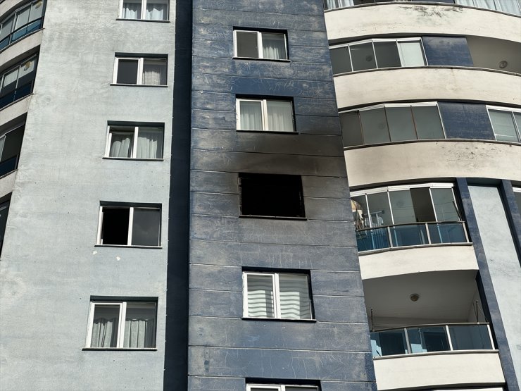 Kastamonu'da 10 katlı binada çıkan yangın söndürüldü