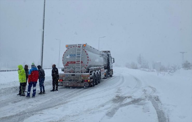 Çankırı-Kastamonu kara yolunda kar etkili oluyor