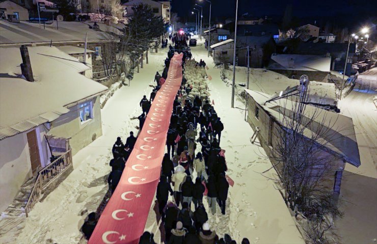 Erzurum'da Sarıkamış şehitleri anısına fener alayı düzenlendi