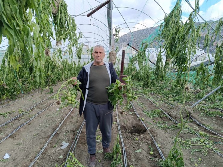 Hatay'da hortum seralarda hasara neden oldu