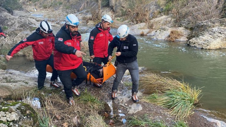 Kocaeli'de kanyonda yürüdüğü sırada ayağı burkulan kişi kurtarıldı