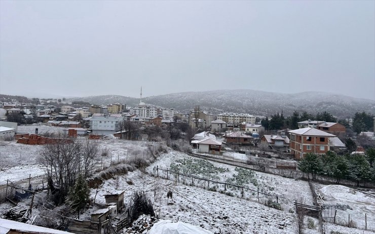 Sinop'un ilçelerinde kar yağışı etkili oldu