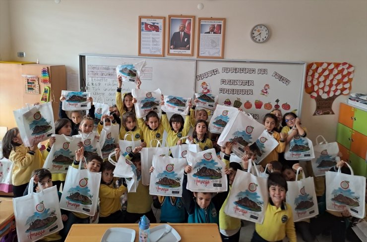 Ardahan ile Amasya'daki öğrenciler birbirlerine memleketlerinin yöresel ürünlerini gönderdi