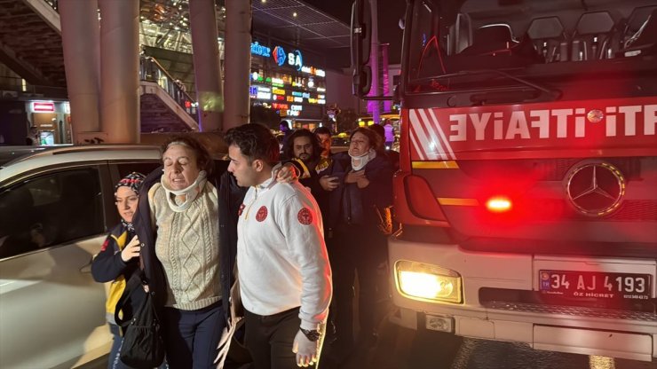 Avcılar'da trafik kazasında 4 kişi yaralandı