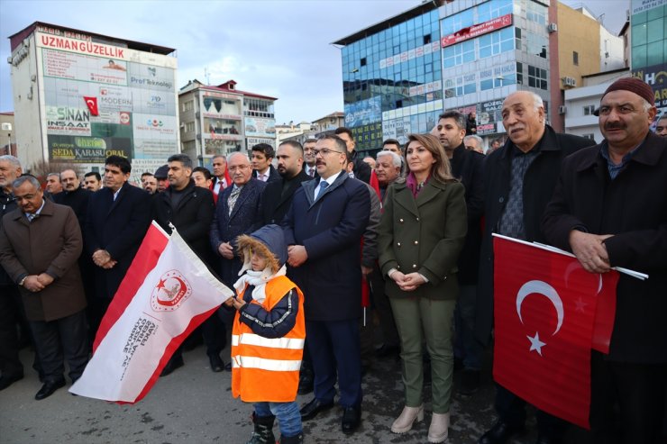 Iğdır'da şehitler için Türk bayraklarıyla yürüyüş düzenlendi