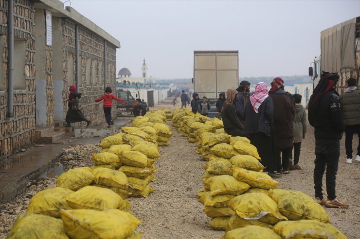 İHH, Suriye'de iç savaş mağduru ailelere 770 ton kömür dağıttı