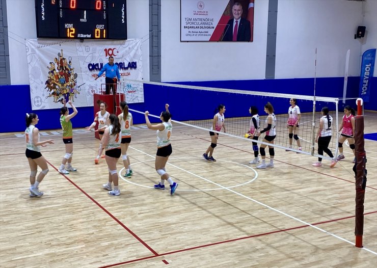 Okul Sporları Voleybol Gençler A Yarı Finalleri Kırşehir'de başladı