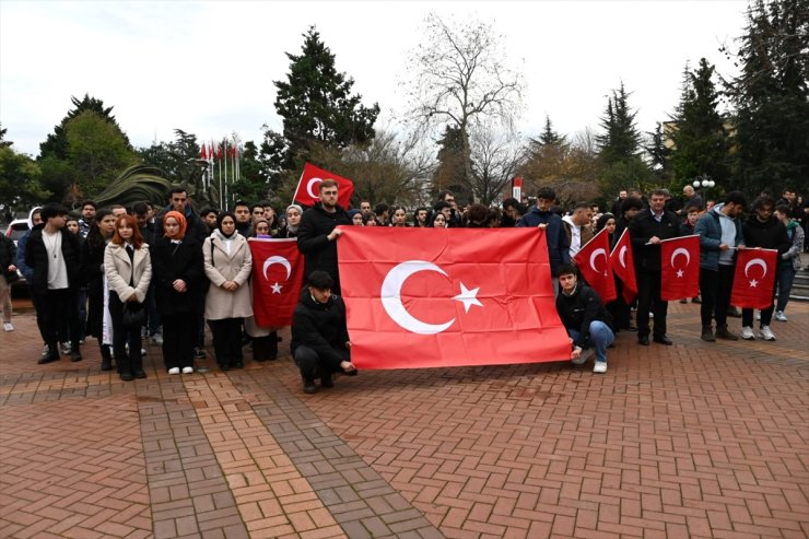 Trabzon'da akademisyenler ve üniversite öğrencileri şehitleri andı