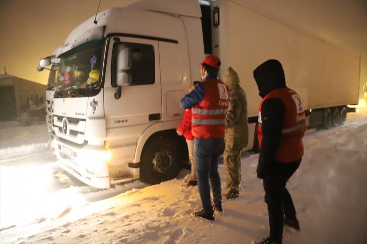 Van, Hakkari, Bitlis ve Muş'ta 540 yerleşim birimine ulaşım sağlanamıyor