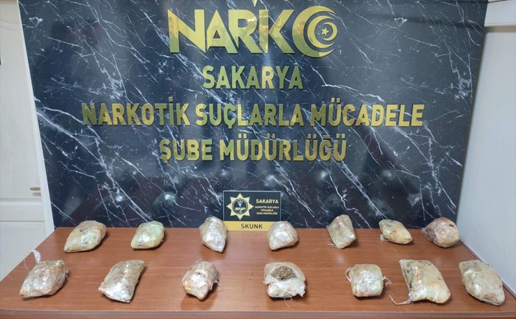 Sakarya'da 2 araçta 46 kilo 700 gram uyuşturucu ele geçirildi