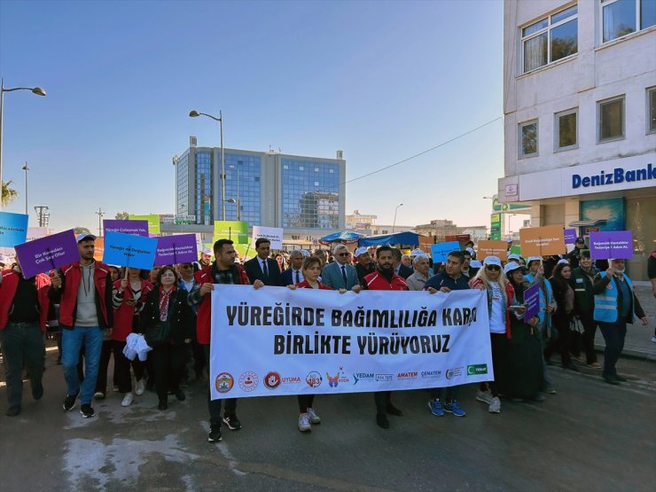 Adana'da bağımlılıkla mücadele yürüyüşü düzenlendi