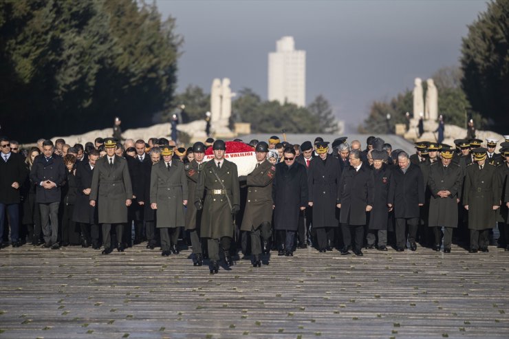 Ankara Vali Yardımcısı Yılmaz ve beraberindeki heyet Anıtkabir'i ziyaret etti