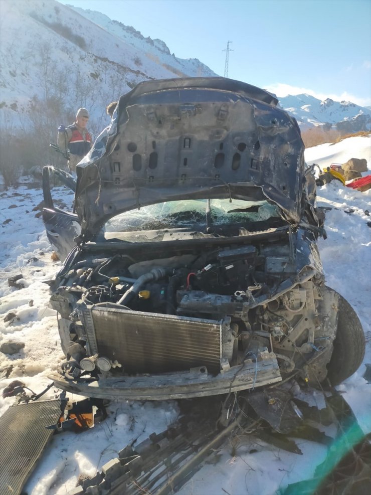 Erzurum'da şarampole devrilen otomobilin sürücüsü öldü