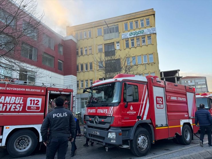 Güngören'de iş yerinde çıkan yangına müdahale ediliyor