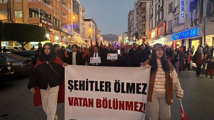 Hatay'da şehit askerler için yürüyüş düzenlendi