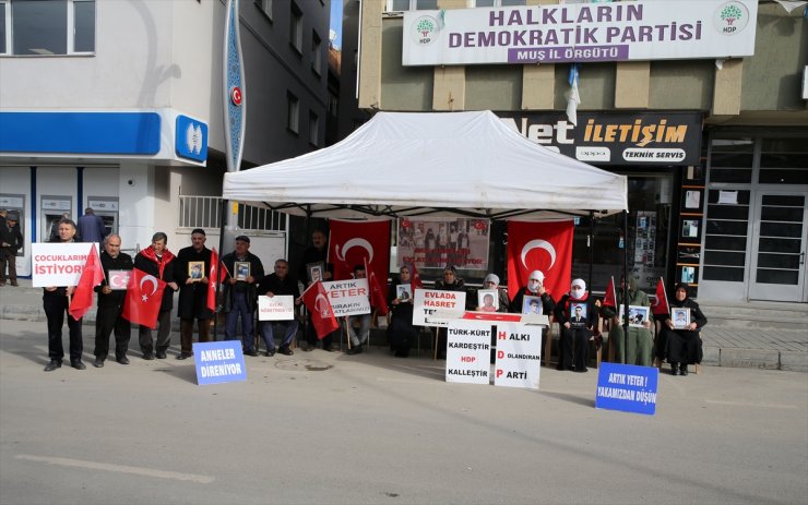 Muşlu aileler çocuklarına kavuşma ümidiyle HDP önündeki eylemini sürdürüyor