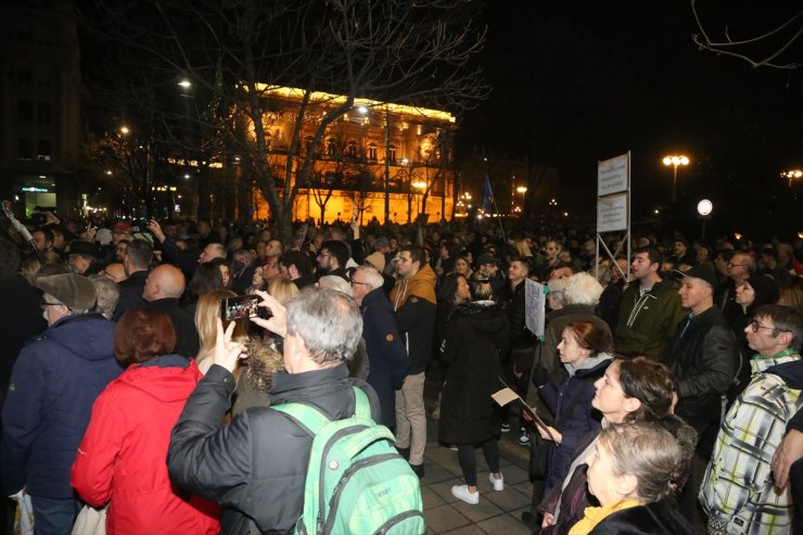 Sırbistan'da muhalefetin seçim sonuçlarına yönelik protestoları sürüyor