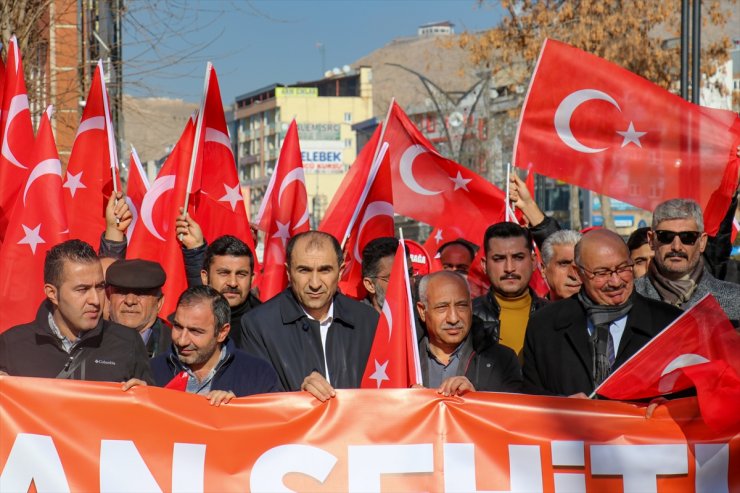 Van'da şehit askerler için anma yürüyüşü düzenlendi