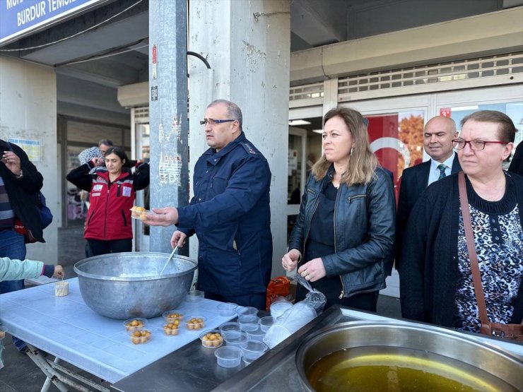 Burdur'da şehitler için lokma dağıtıldı