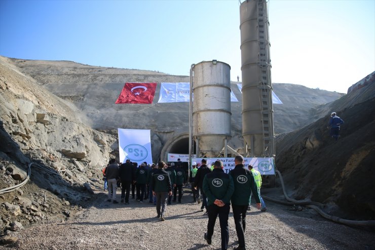 Bakan Yumaklı, Hatay'daki Karasu Regülatörü ve Derivasyon Kanalının inşaatını inceledi: