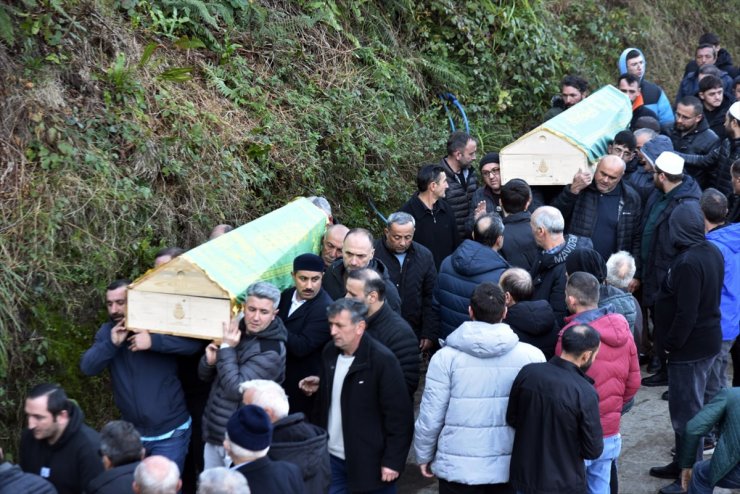 Kuzey Marmara Otoyolu'ndaki kazada ölen 2 kişinin cenazesi Giresun'da defnedildi