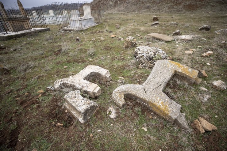 Tunceli'de tahrip edilen tarihi mezar taşları koruma altına alınacak