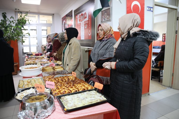 Van'da minik öğrenciler Gazze için kumbaralarındaki parayı bağışladı