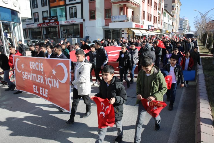 Van'da "Şehitleri Anma ve Teröre Lanet" yürüyüşü düzenlendi