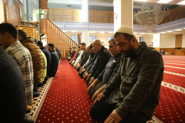 Hatay'da yatsı namazında şehitler için dua edildi