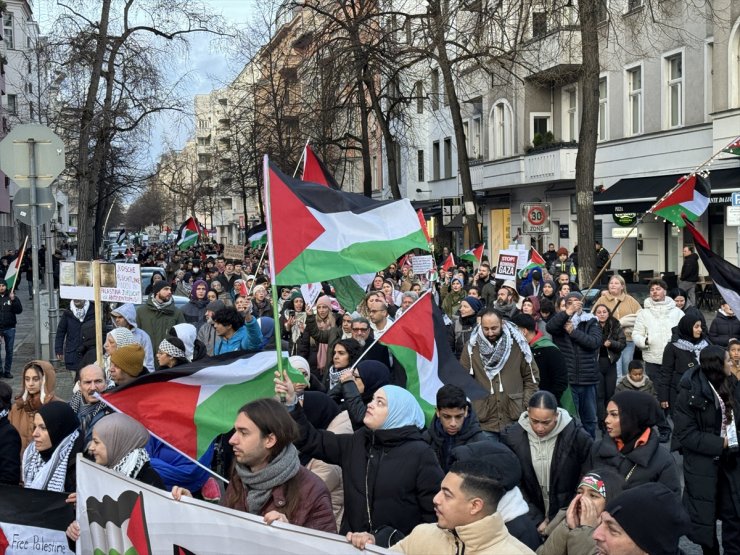 İsrail'in Gazze'ye saldırıları Berlin'de protesto edildi