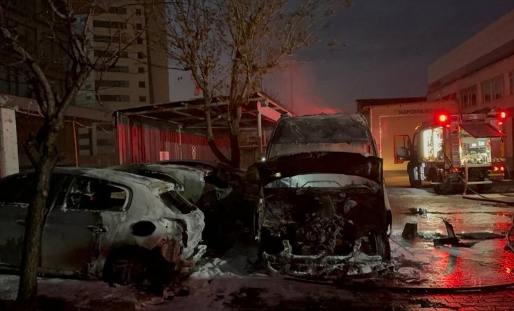 Kartal'da servis otoparkında çıkan yangında 4 araç zarar gördü