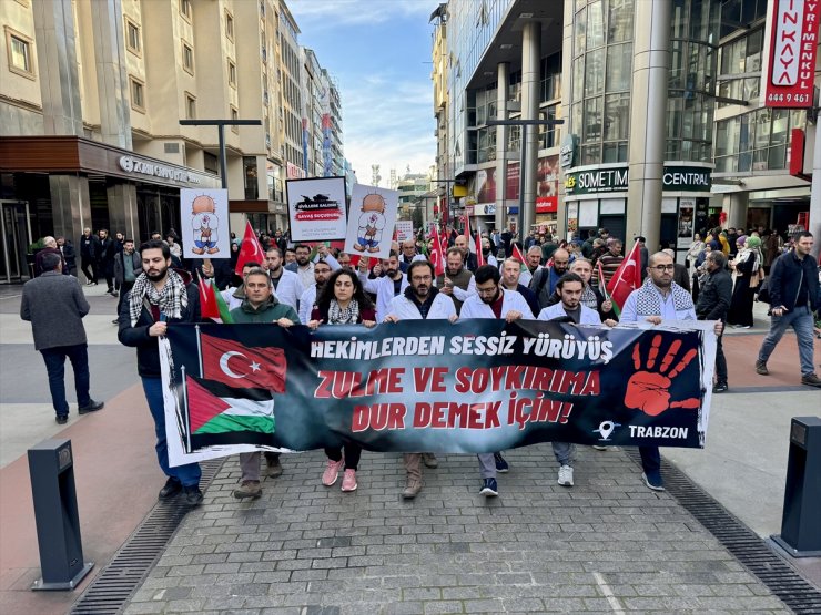 Trabzon'da hekimler "sessiz yürüyüş" ile İsrail'i protesto etti